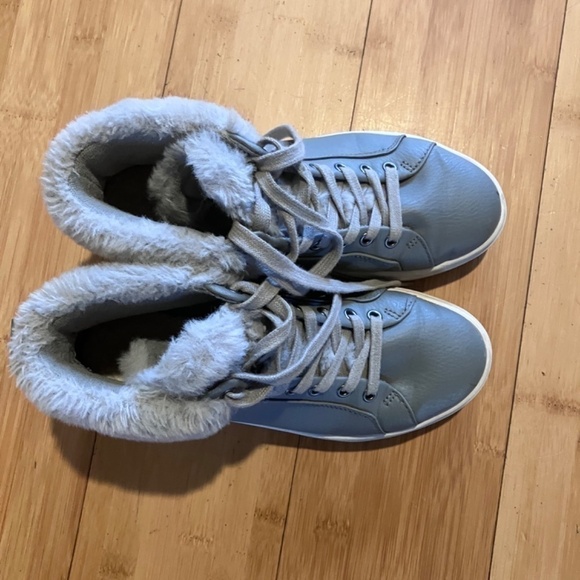 Koolaburra by Ugg SUNDELL FUZZ CHUKKA size 5 - Picture 3 of 7